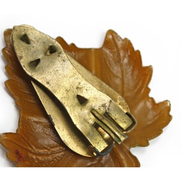 Vintage Enameled Metal Fall Leaf Scarf, Shawl, Coat Clip Pin Brooch - Hey Viv - Picture 4 of 5